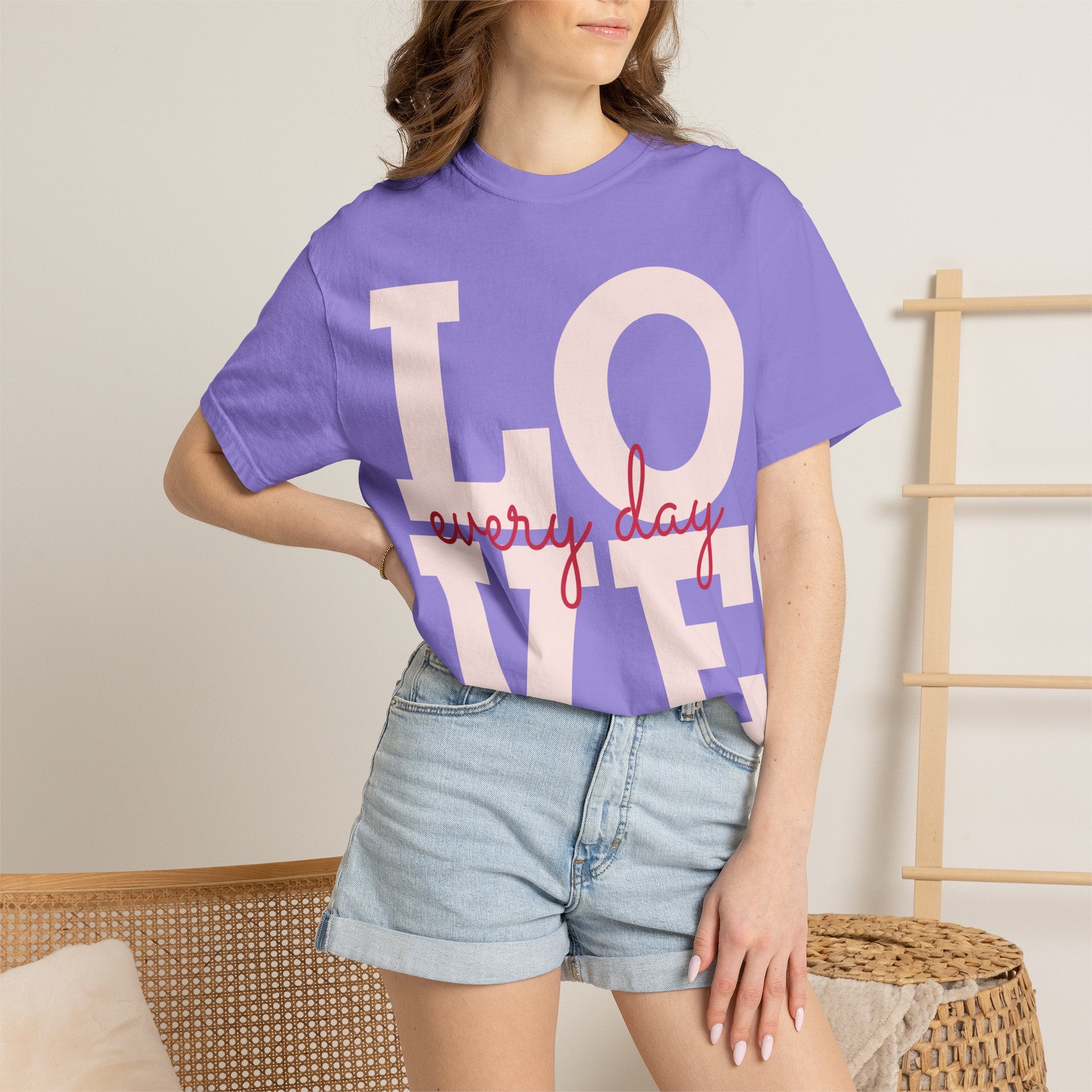 LOVE every day T-Shirt | Pink script typography
