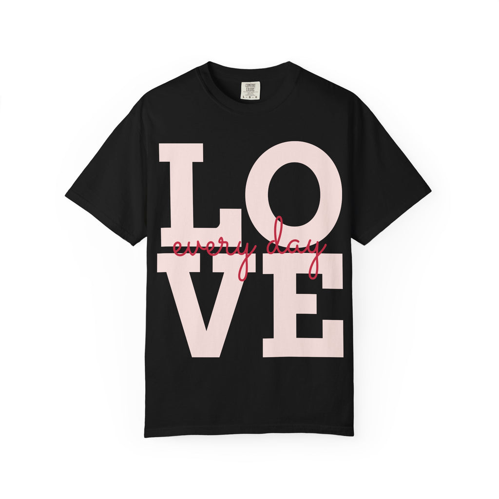 LOVE every day T-Shirt | Pink script typography
