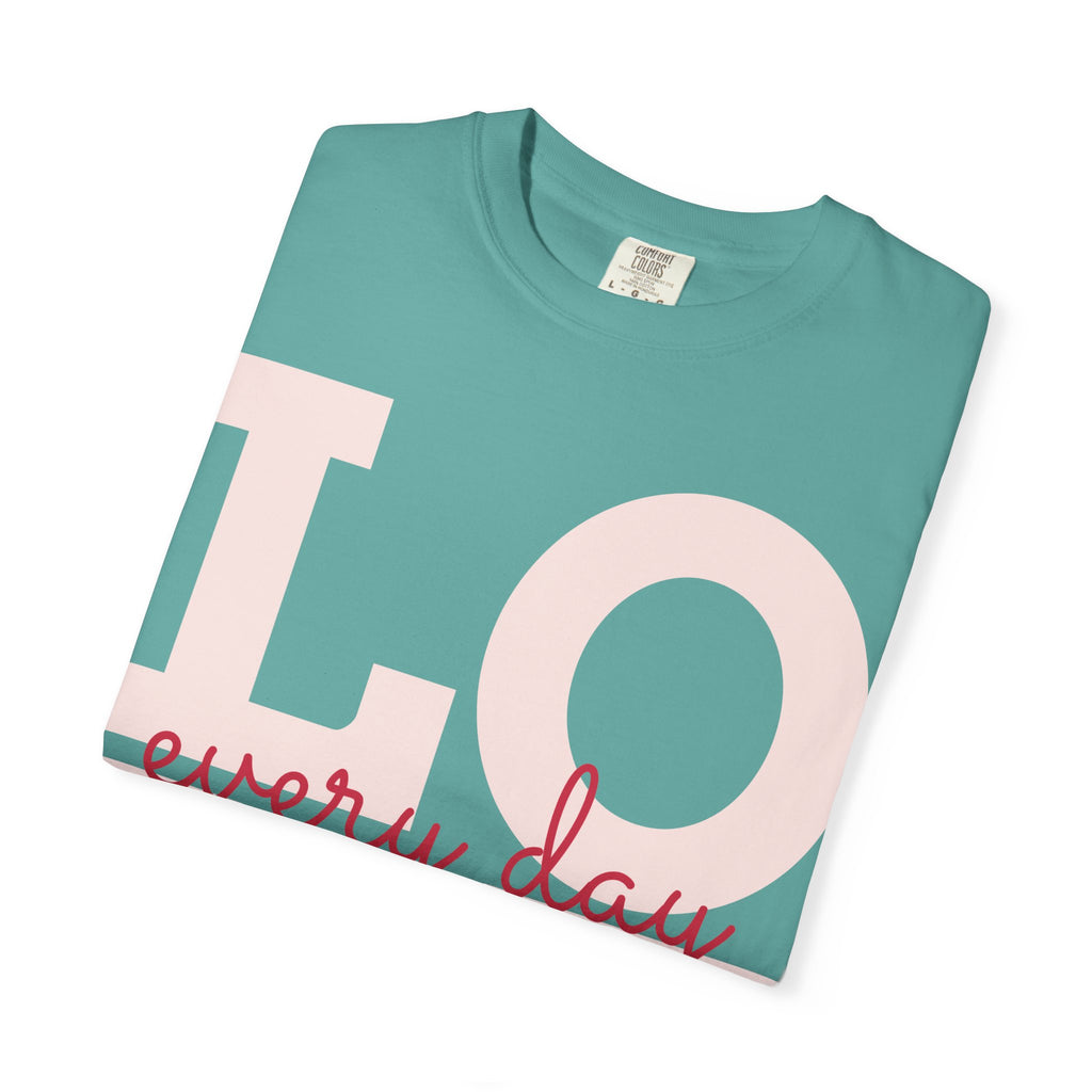 LOVE every day T-Shirt | Pink script typography