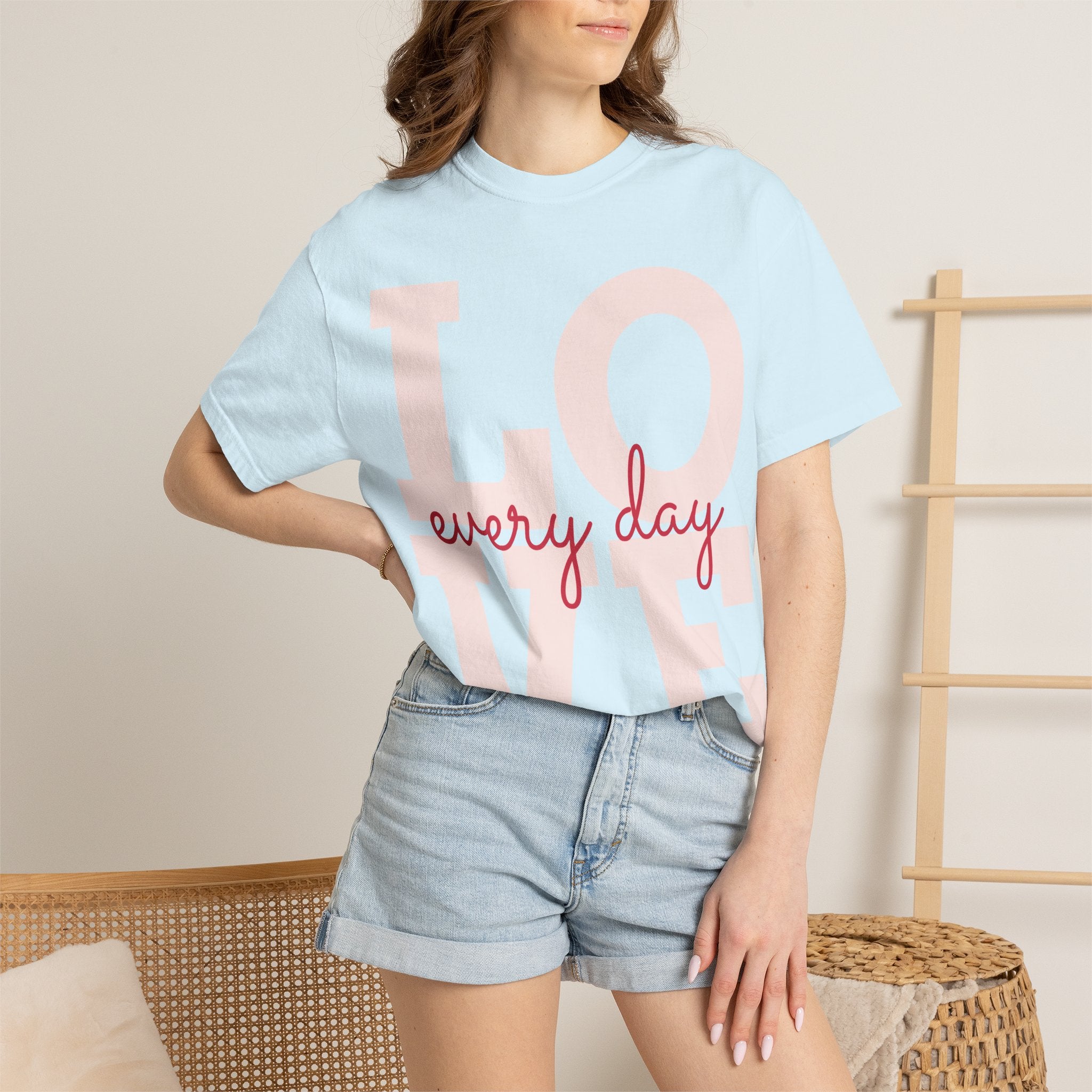 LOVE every day T-Shirt | Pink script typography