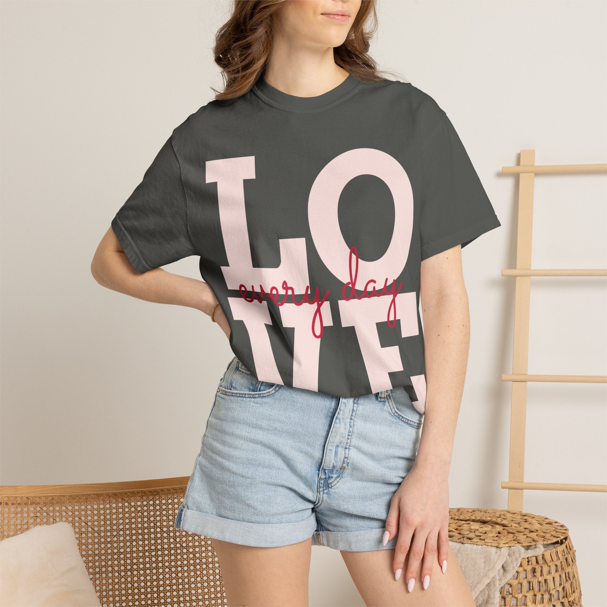 LOVE every day T-Shirt | Pink script typography