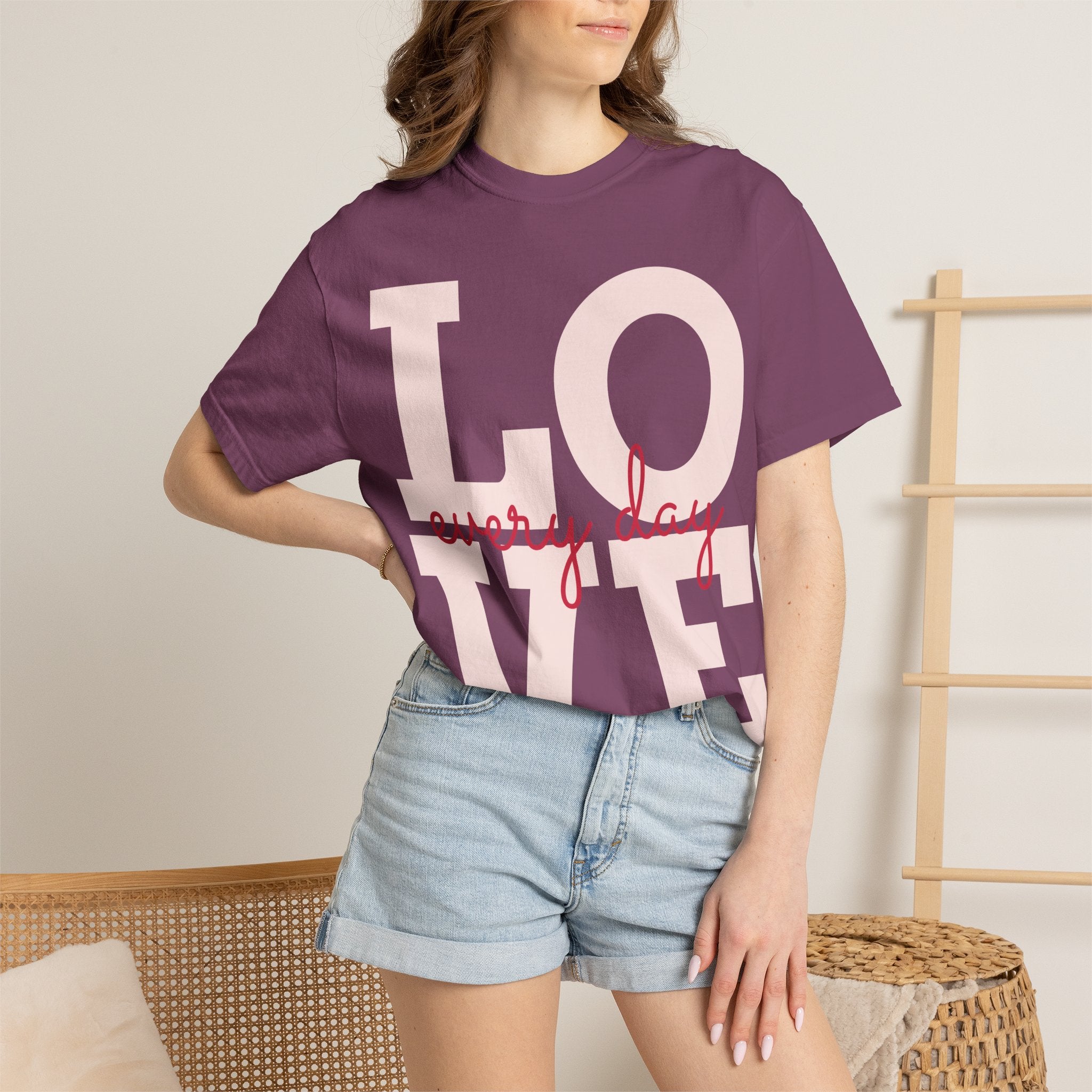 LOVE every day T-Shirt | Pink script typography